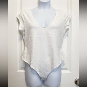 Women’s Fresh White Short Sleeve Bodysuit Size XL - Universal Thread
